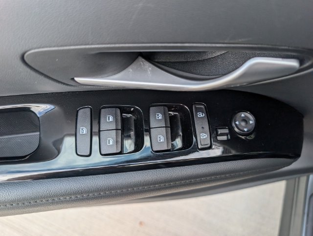 Used 2024 Gray Hyundai SEL Convenience image 19
