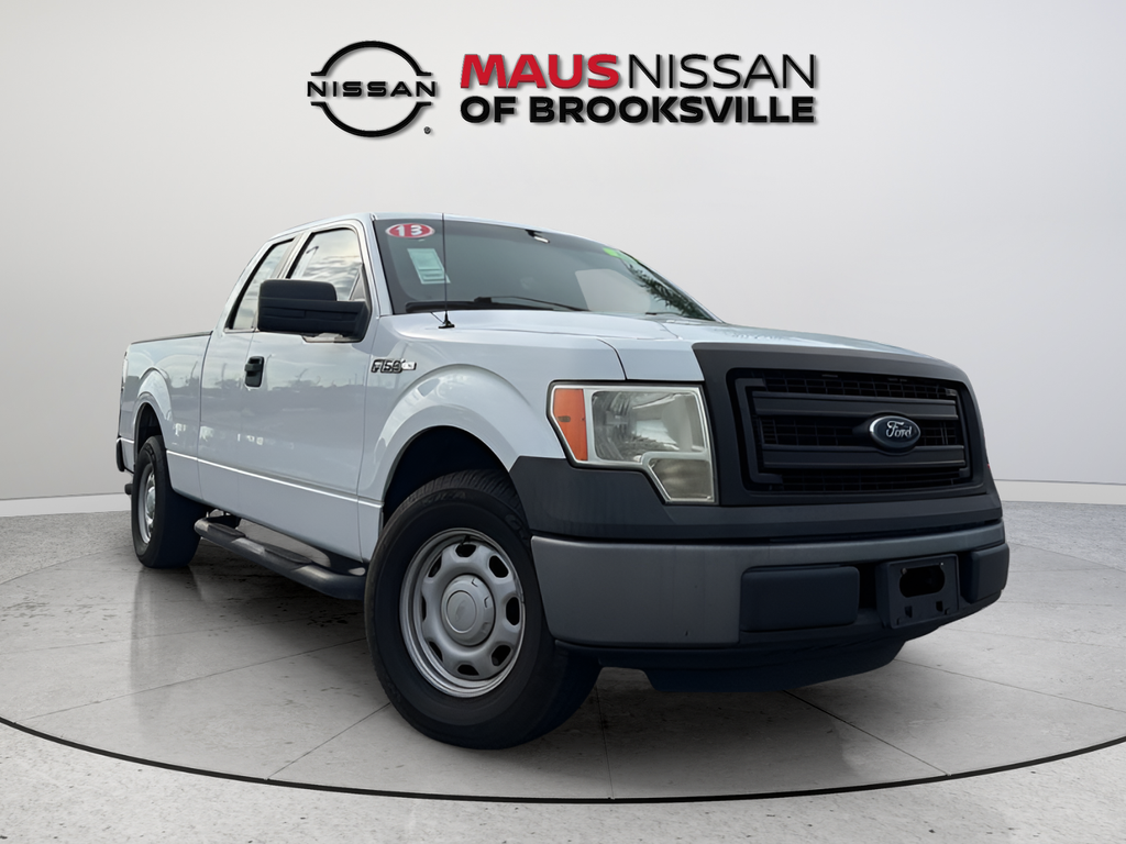 Used 2013 White Ford XL image 1