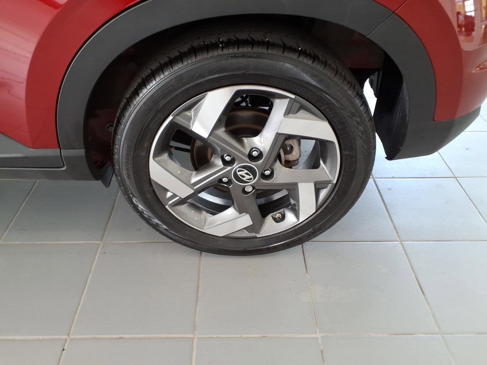 2025 Hyundai Venue SEL - Photo 15