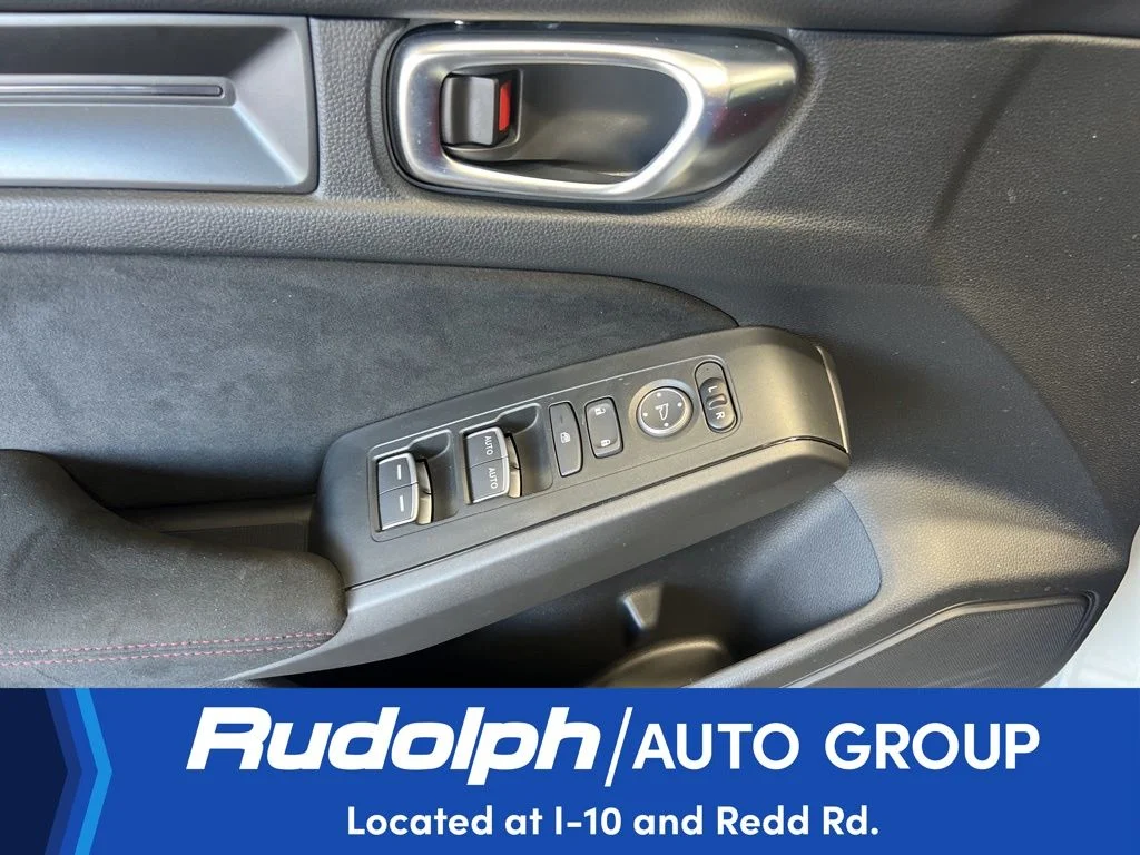 Used 2025 White Honda  image 18