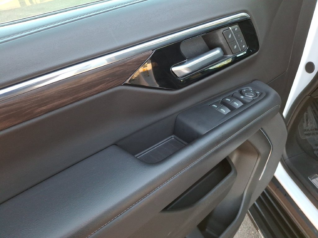 2025 Chevrolet Suburban LT - Photo 15