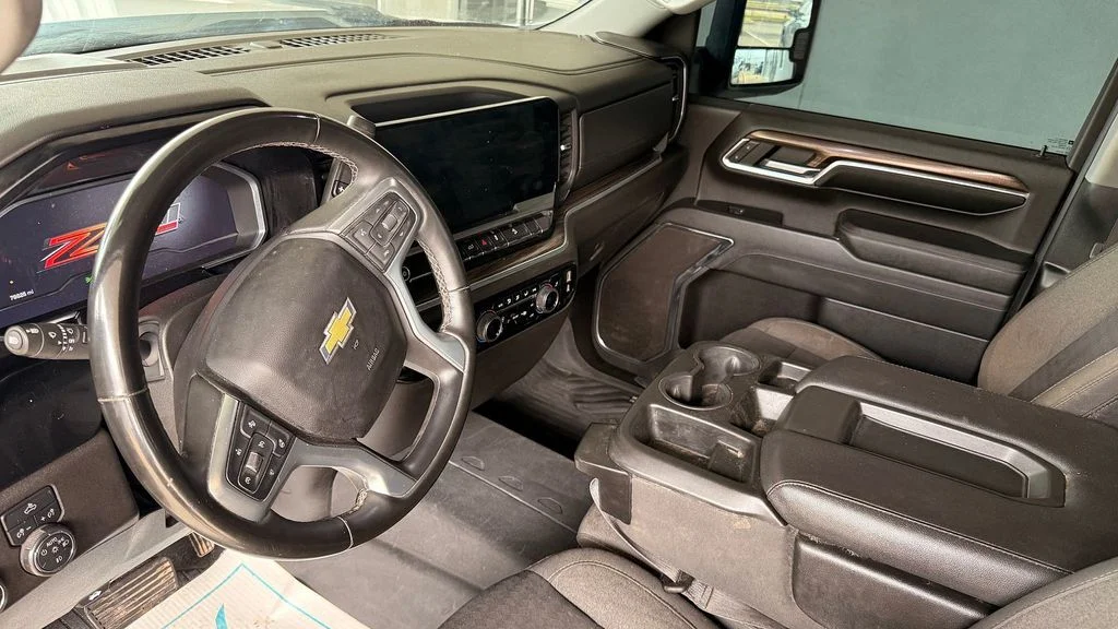 Used 2024 White Chevrolet LT image 3