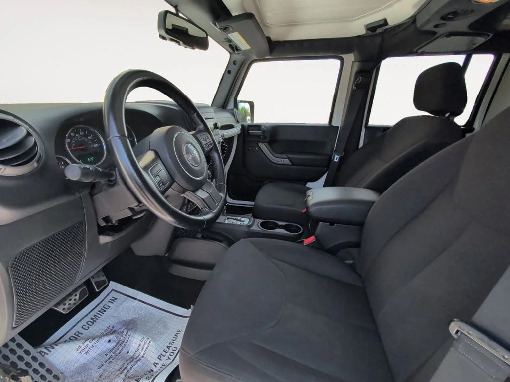 Used 2015 White Jeep Unlimited Sport image 9