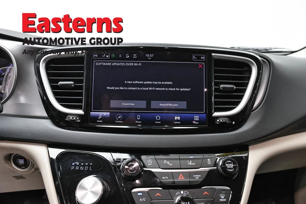 Used 2023 Silver Chrysler Touring L image 12
