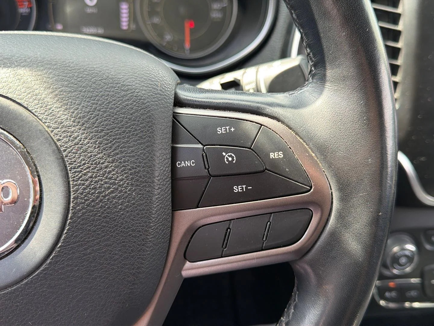 Used 2020 Velvet Red Pearlcoat Jeep Latitude Plus image 14