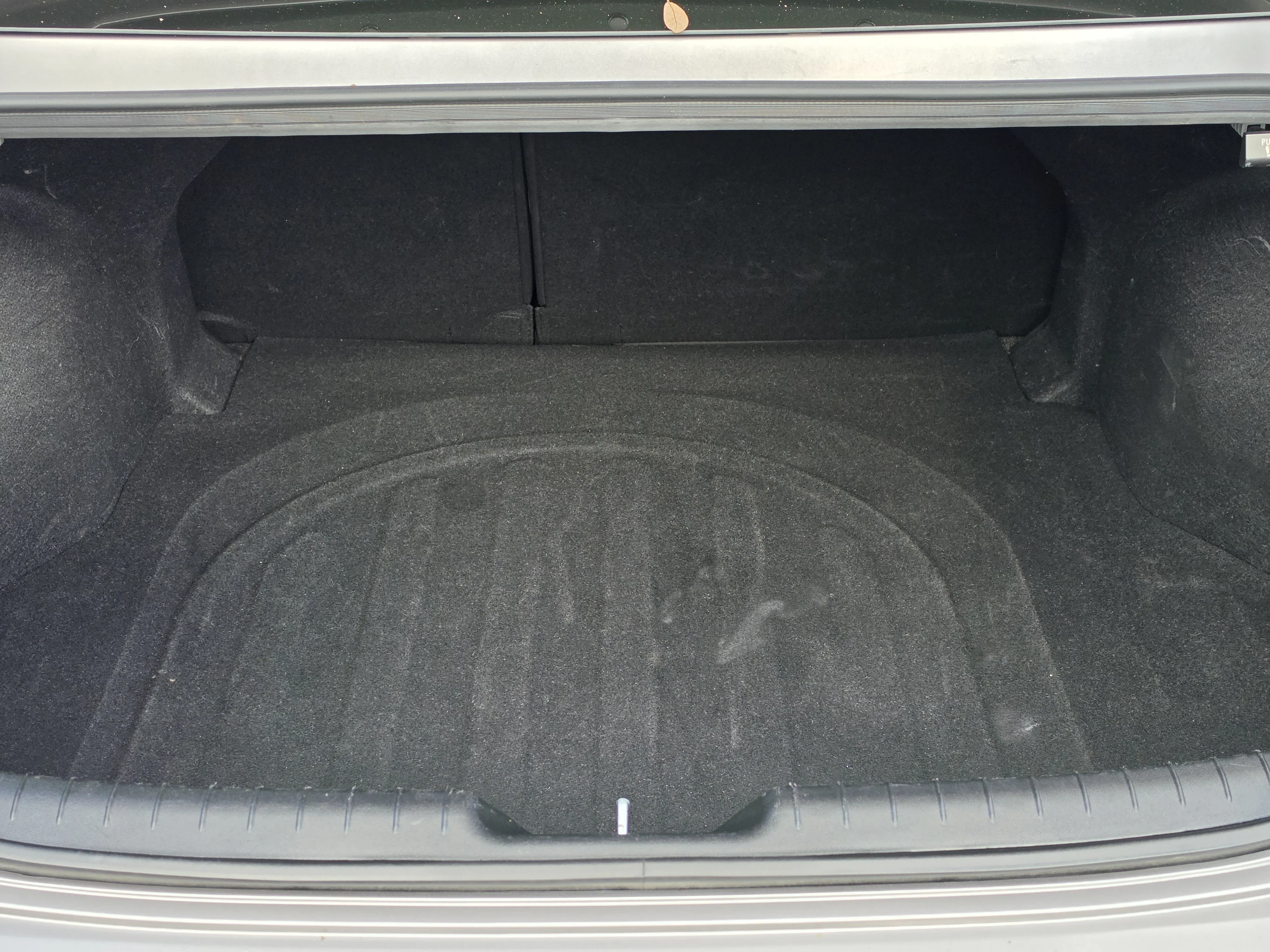 Used 2025 Fluid Metal Hyundai Limited image 13