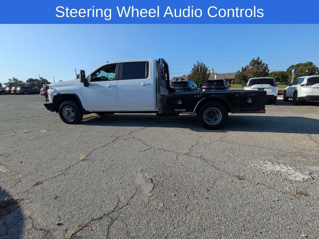 Used 2022 White Chevrolet LT image 6