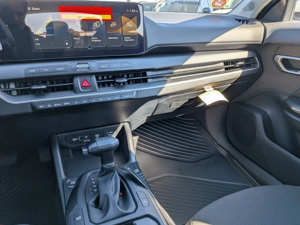 New 2027 Snow White Pearl Kia LXS image 37