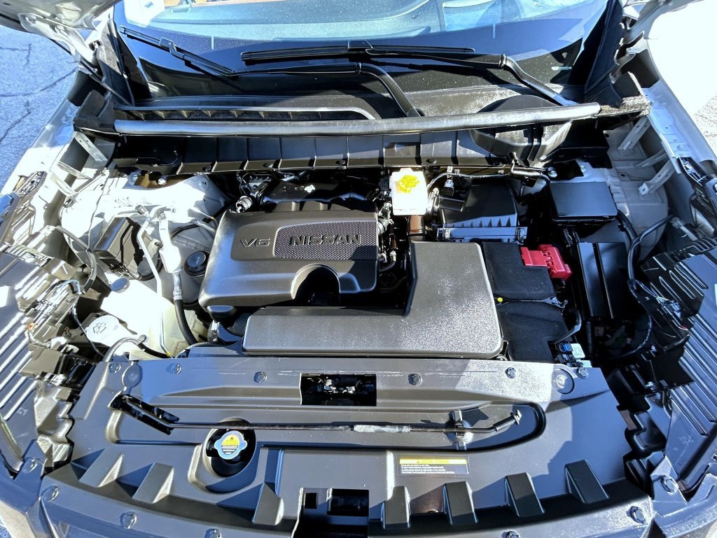 Used 2024 Gray Nissan Platinum image 27