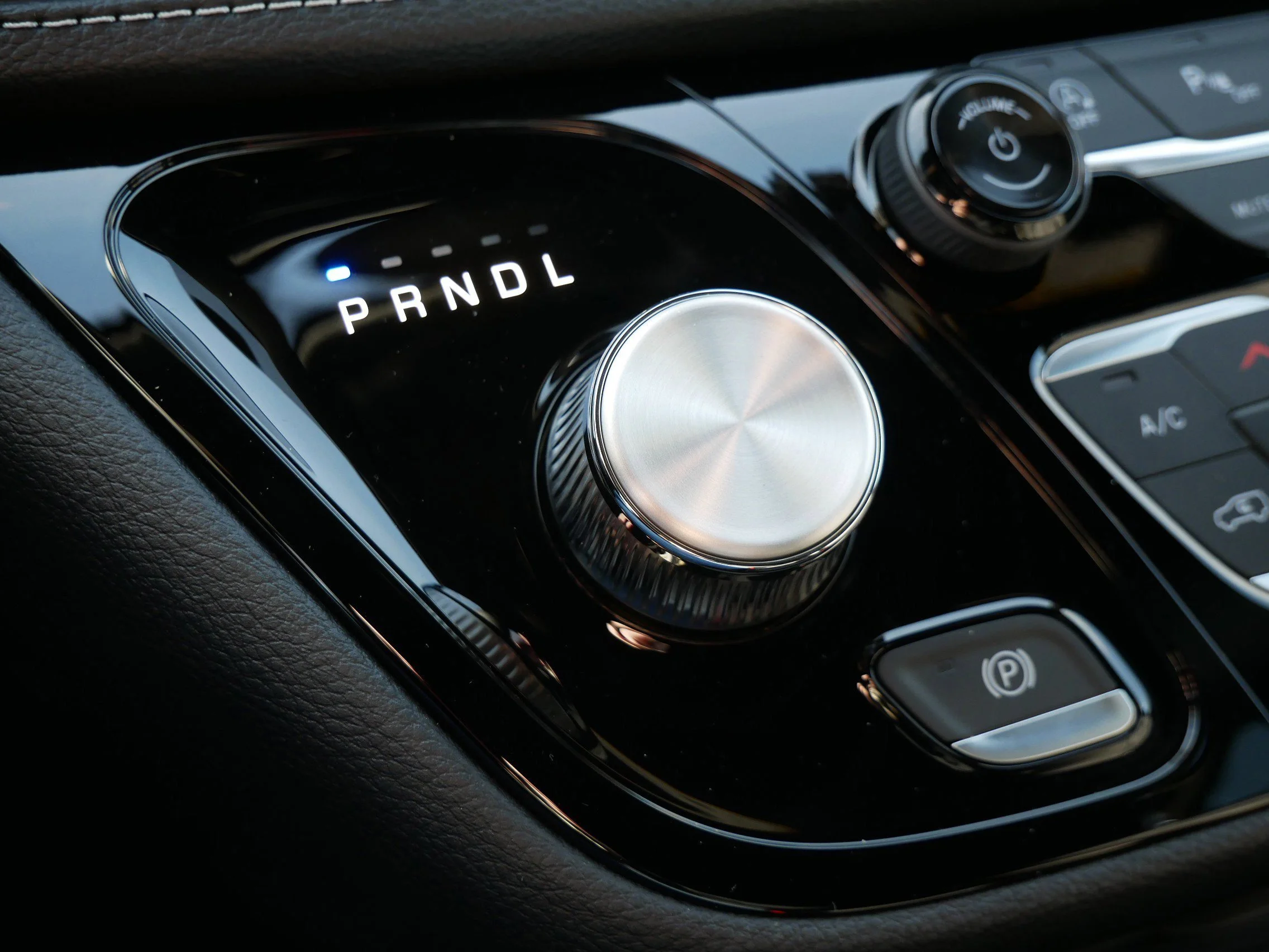 New 2026 Diamond Black Crystal Pearl-Coat Exterior Paint Chrysler Select image 20