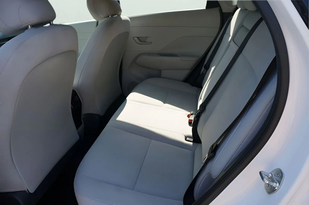 Used 2025 Atlas White Hyundai SEL image 11