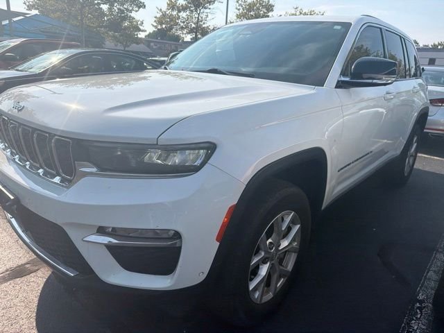 Used 2023 Bright White Clearcoat Jeep Limited image 5