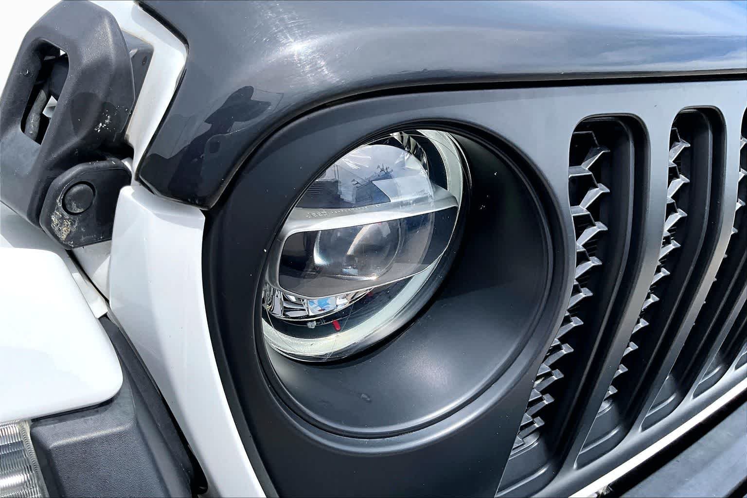 Used 2020 Bright White Clearcoat Jeep Rubicon image 27