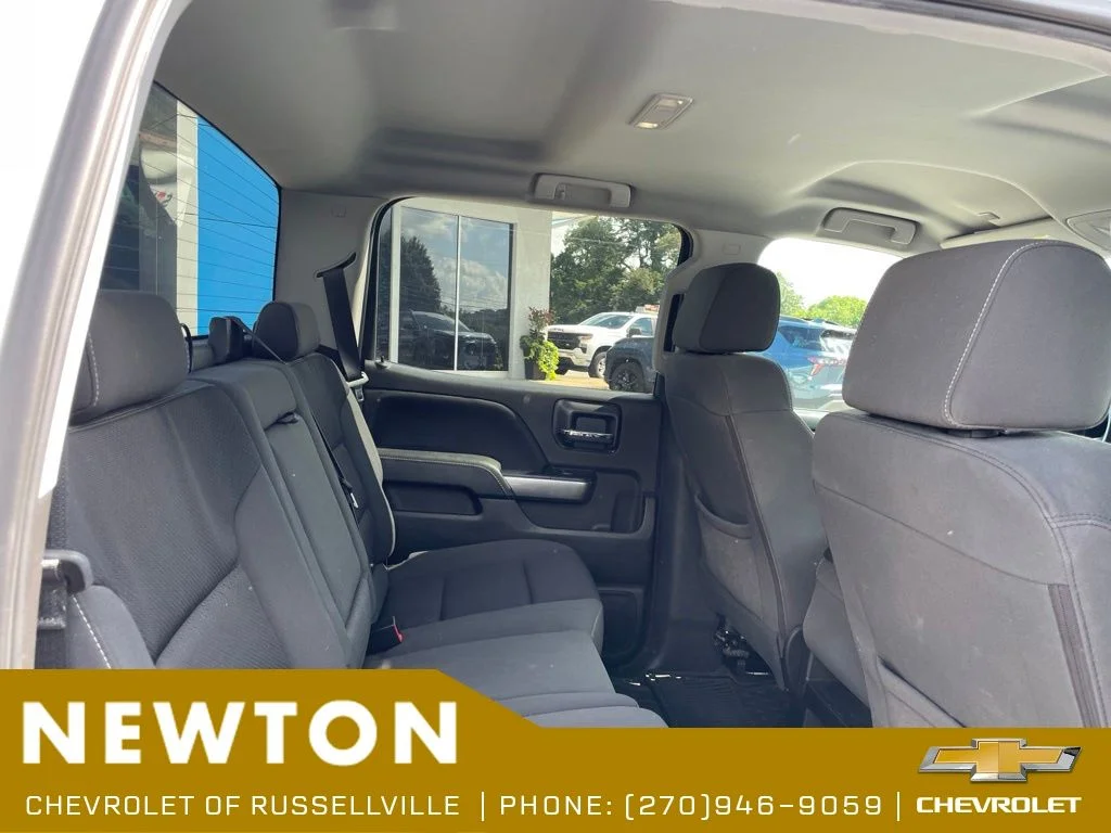 Used 2018 Summit White Chevrolet LT image 10