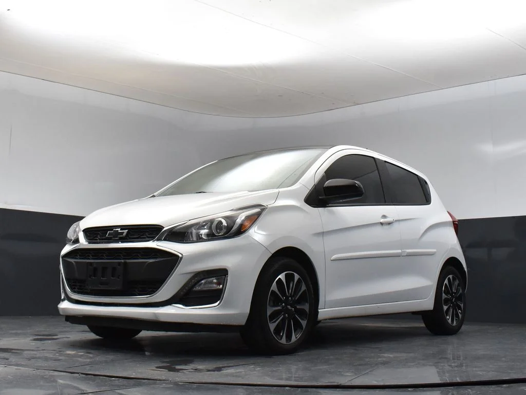 Used 2021 White Chevrolet 1LT image 12