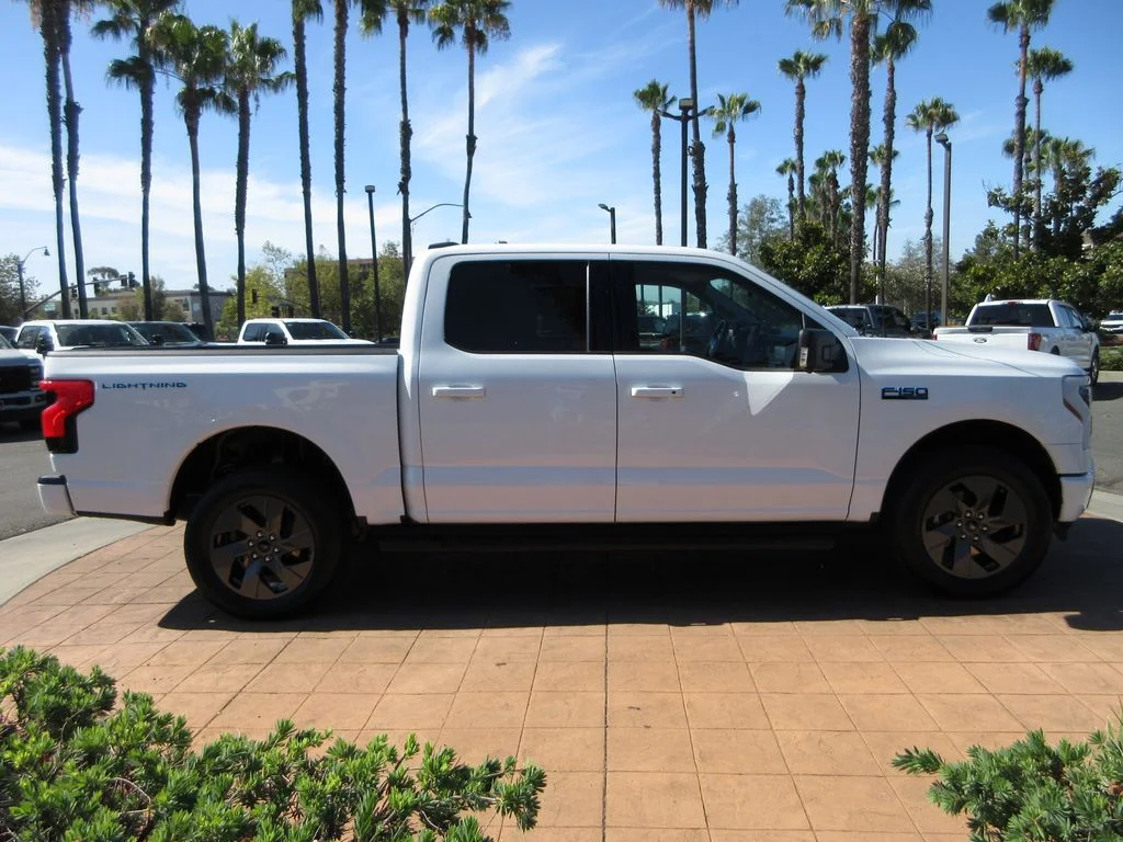 Certified Used 2024 Oxford White Ford Flash image 5