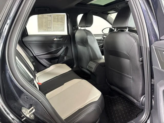 Used 2019 Deep Black Pearl Effect Volkswagen R-Line image 5