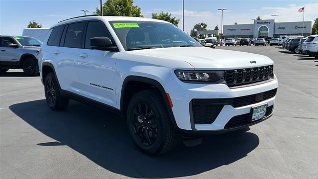 2026 Jeep Grand Cherokee L Laredo Altitude