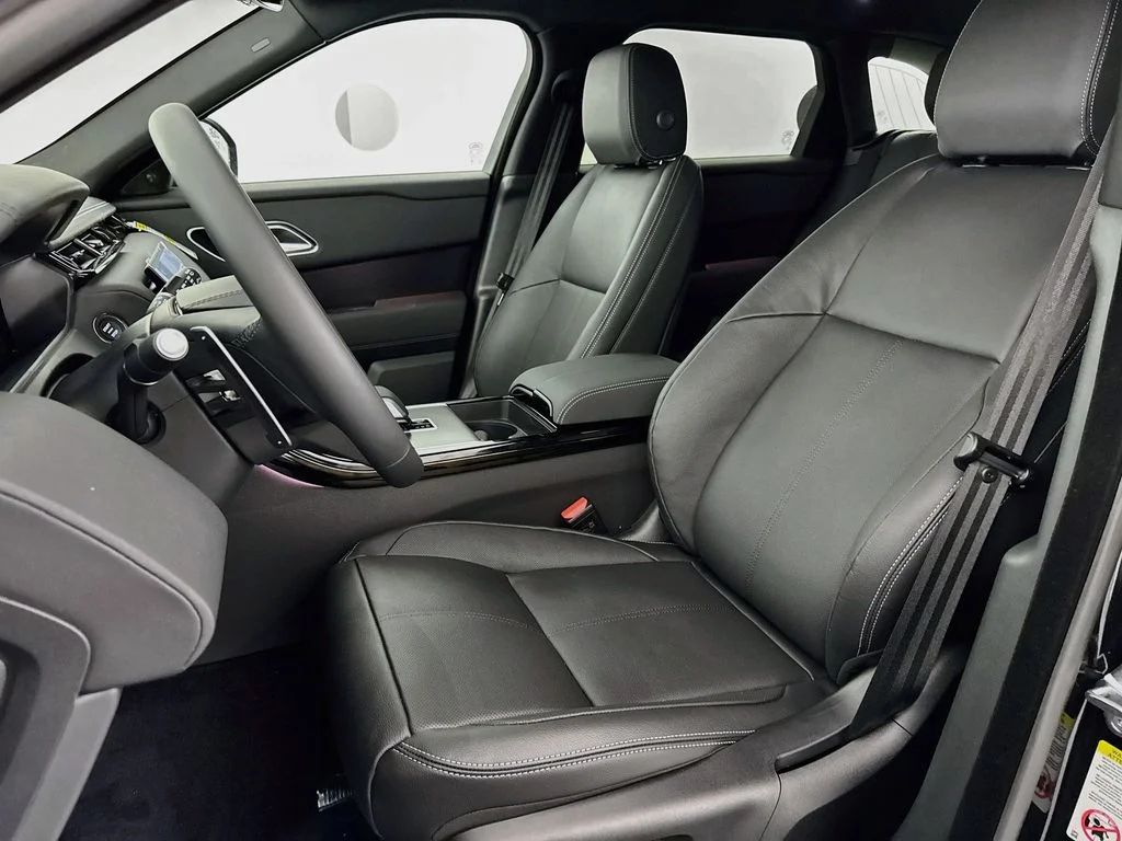 New 2026 Santorini Black Land Rover Belgravia Edition image 21