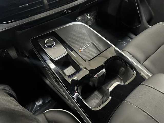 Used 2025 WHITE BUICK Preferred image 27