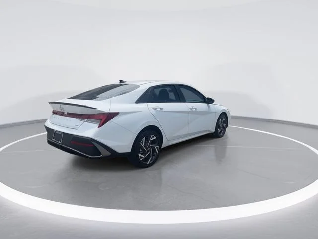 Used 2025 White Hyundai SEL Sport image 8