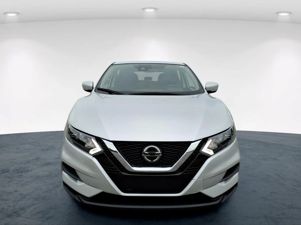 Used 2020 Silver Nissan S image 4