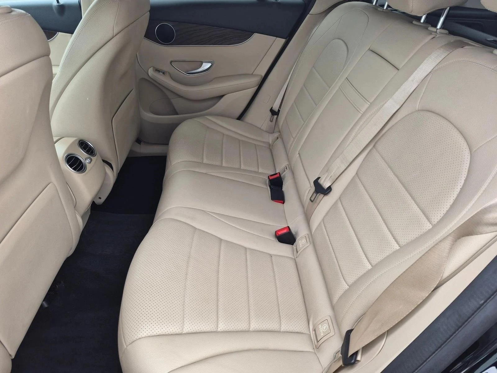 Used 2019 Black Mercedes-Benz GLC 350e image 17