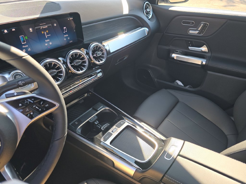 New 2026 Polar White Mercedes-Benz GLB 250 image 64