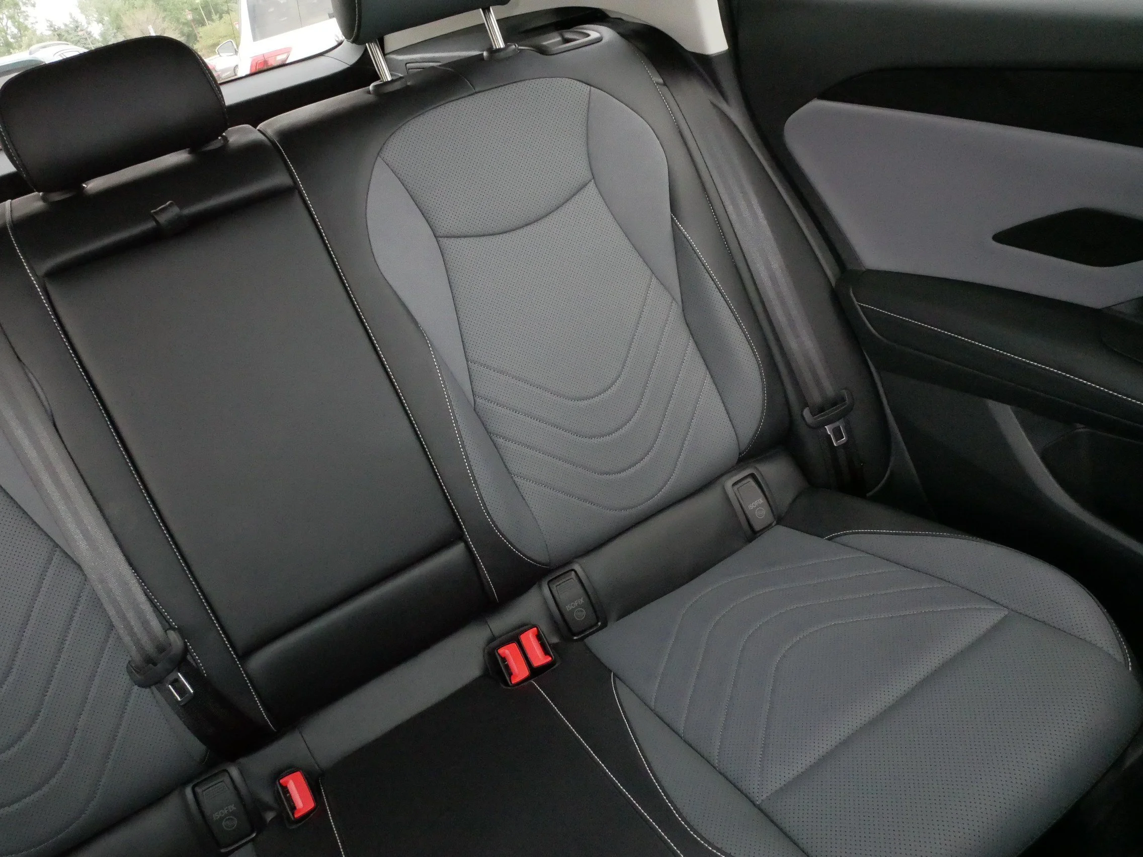 Certified Used 2025 Platinum Gray Metallic Volkswagen SE image 14