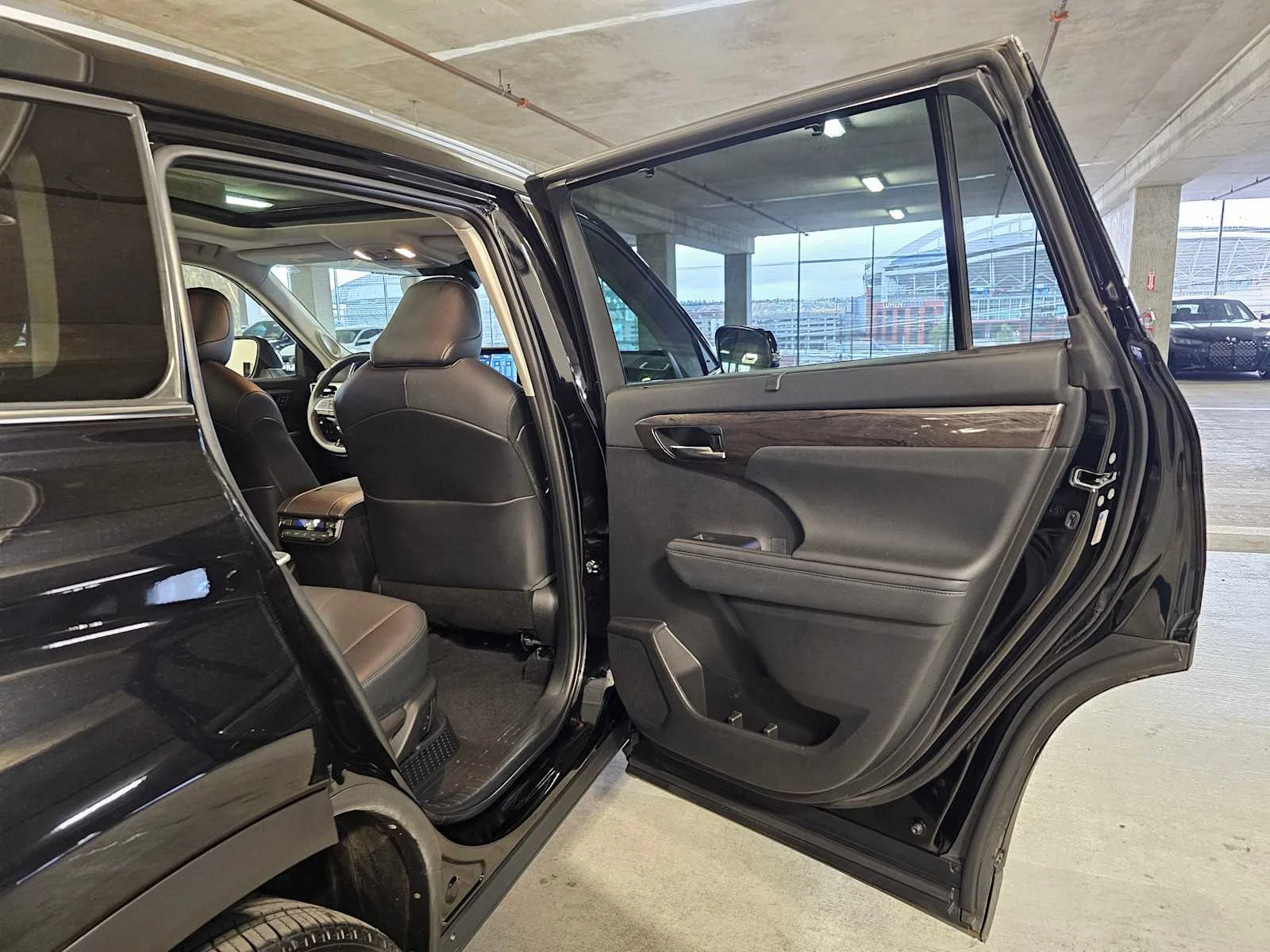 Used 2022 Midnight Black Metallic Toyota Hybrid Platinum image 31