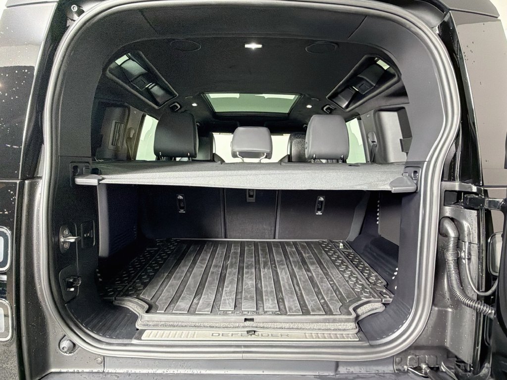 Used 2026 Black Land Rover OCTA Black image 28