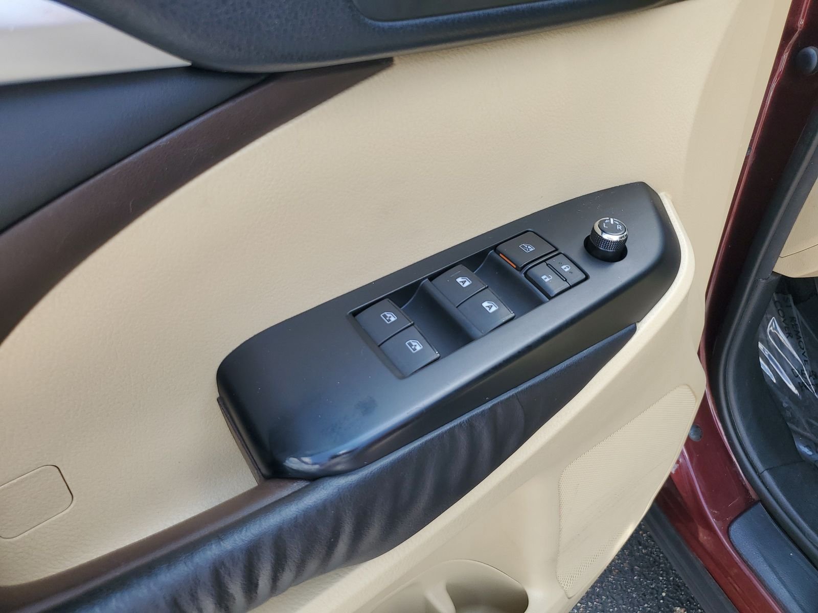 Used 2015 Red Toyota LE Plus V6 image 19