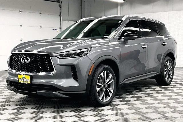 Used 2022 Graphite Shadow INFINITI LUXE image 12