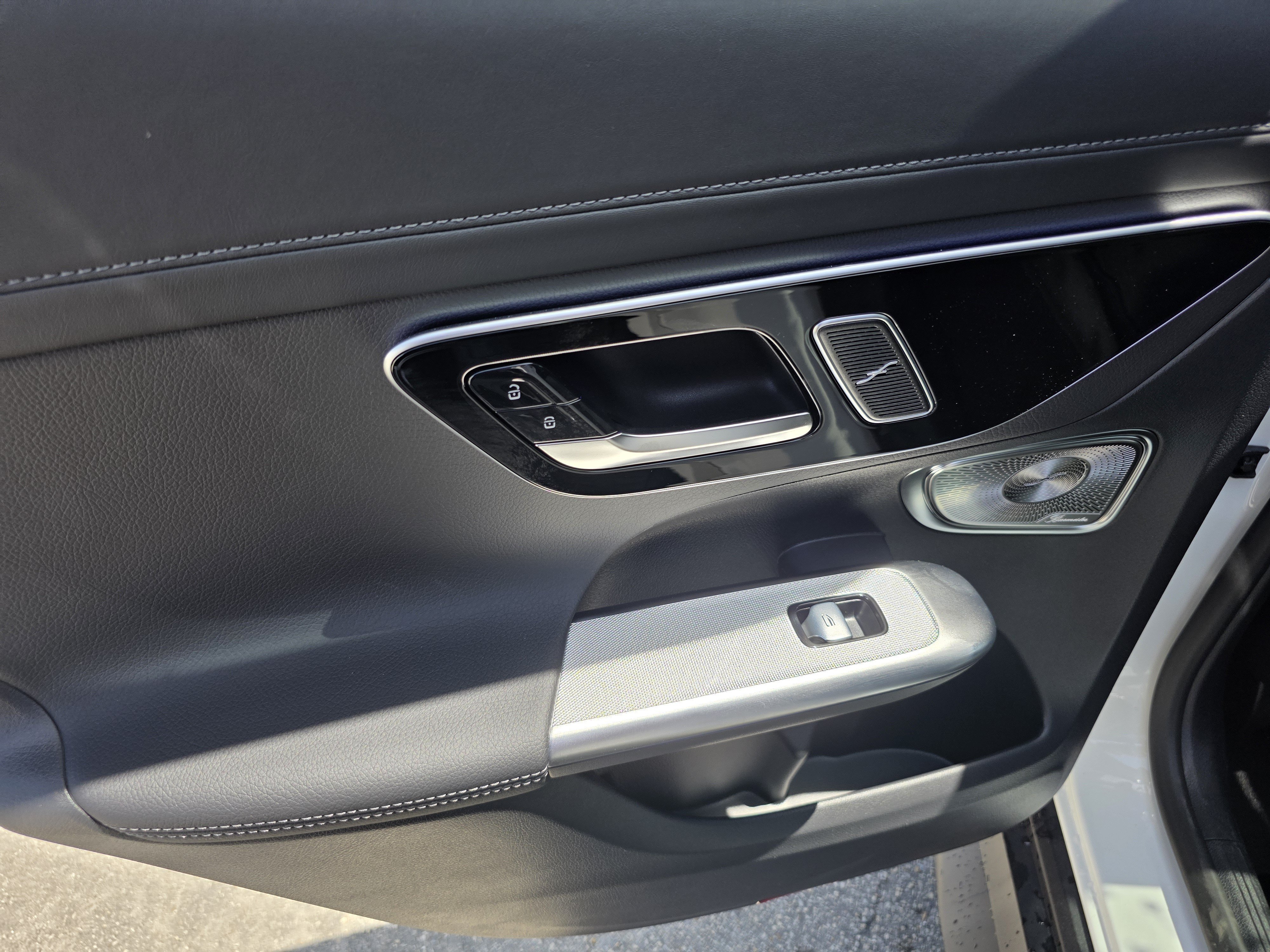 New 2026 Polar White Mercedes-Benz GLC 300 image 42