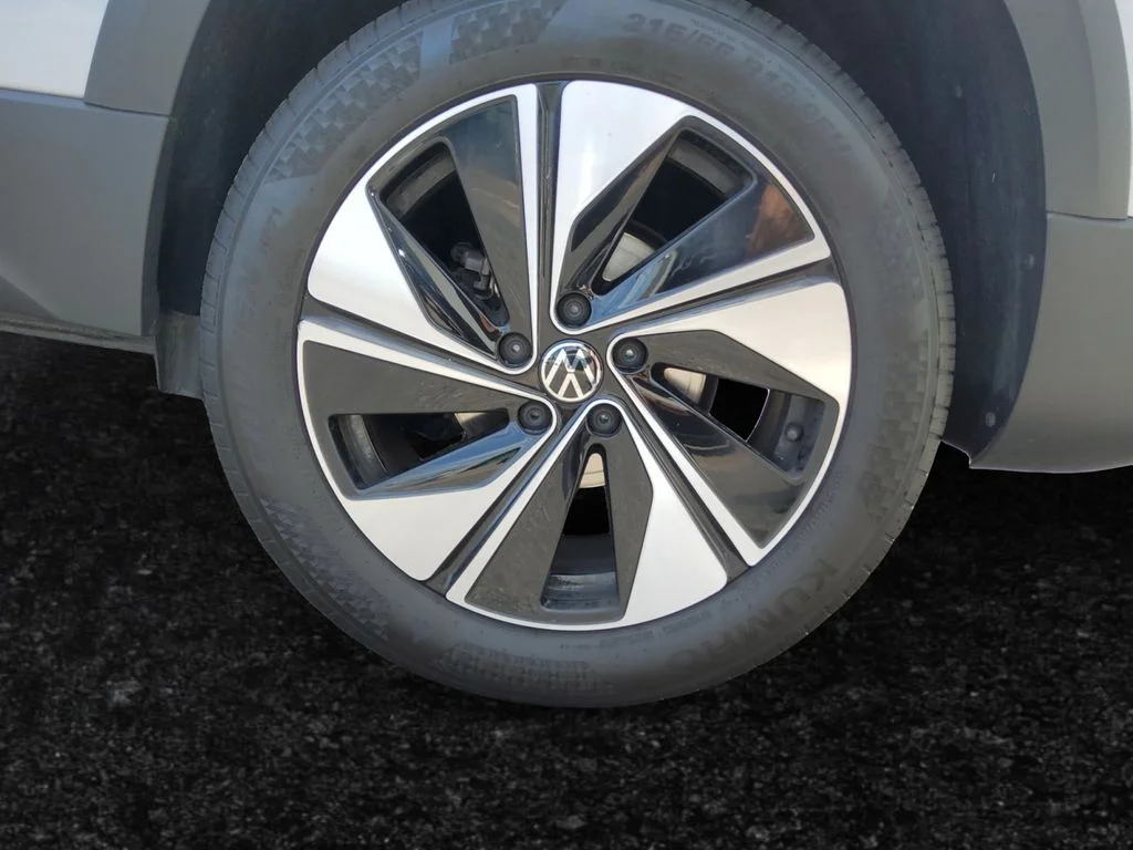 Certified Used 2024 Silver Volkswagen 1.5T SE image 27
