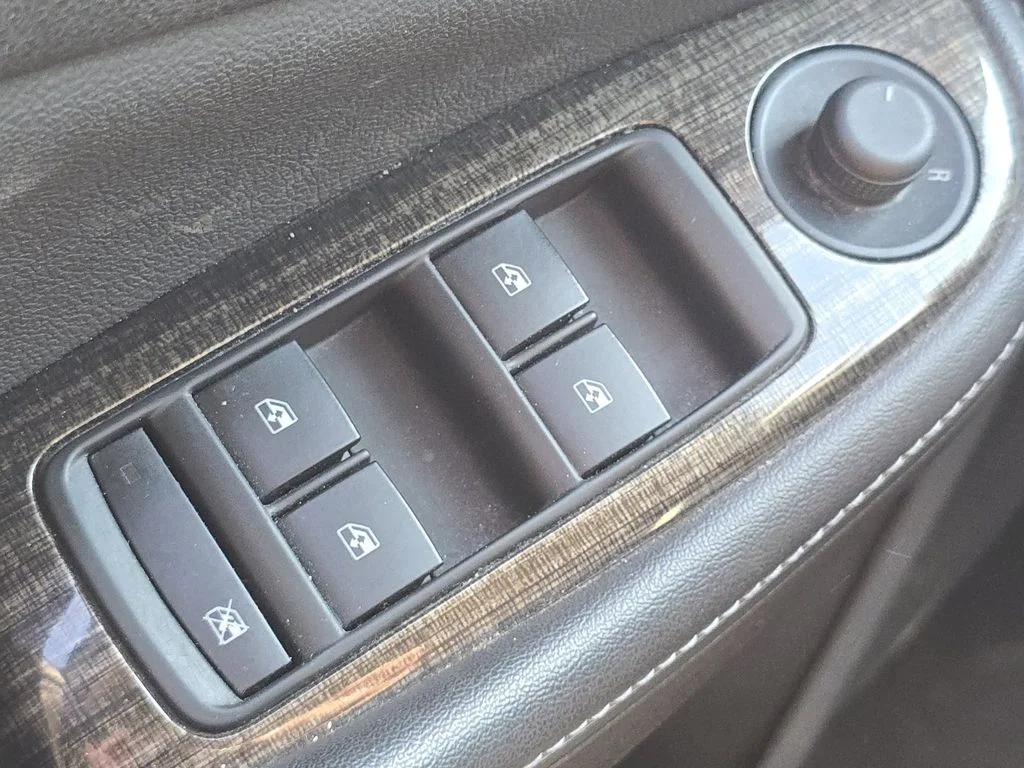 Used 2015 White Chevrolet LT image 22
