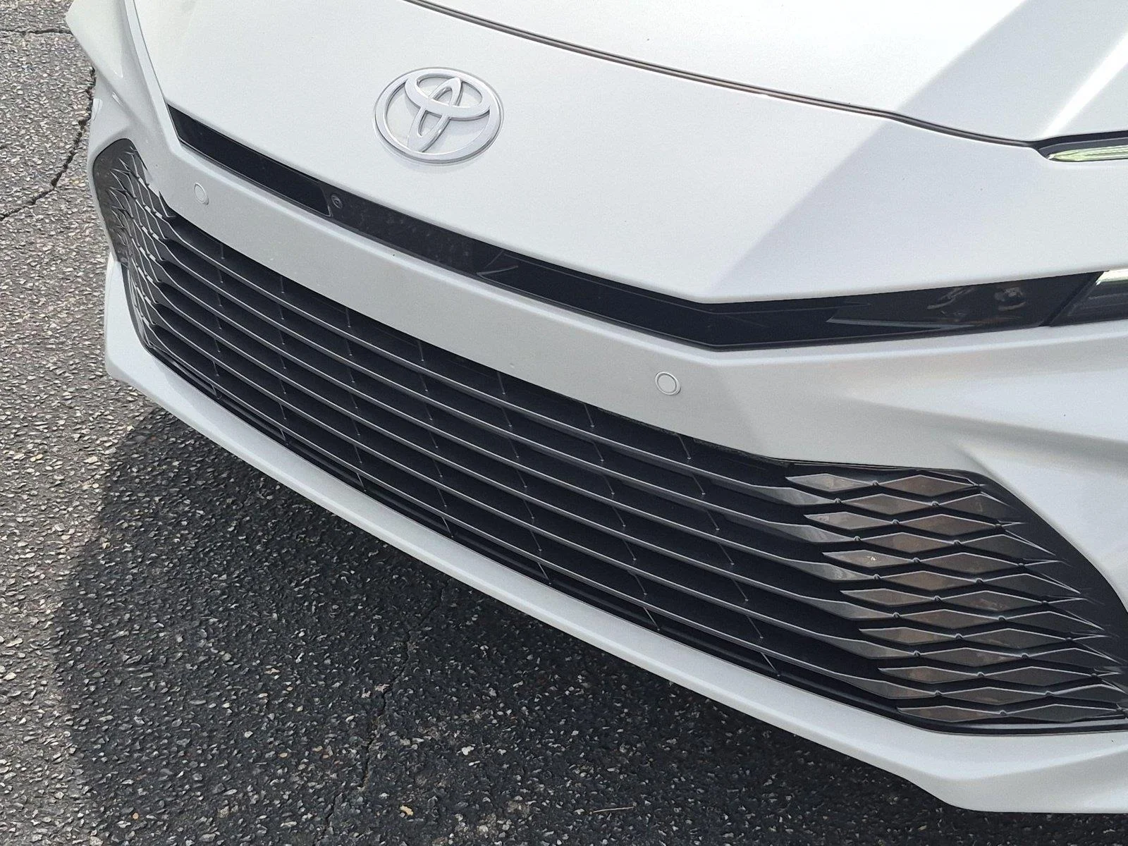 Used 2026 Wind Chill Pearl Toyota XLE image 13