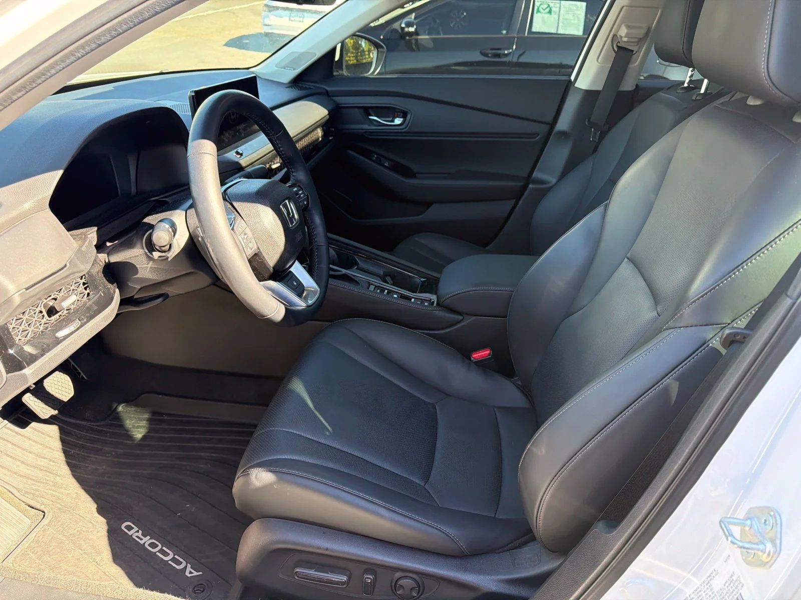 Used 2025 Platinum White Pearl Honda Touring image 7
