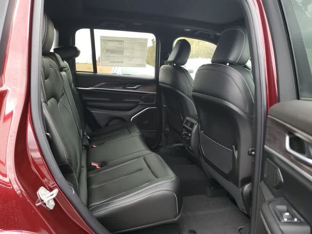 New 2025 Velvet Red Pearl-Coat Exterior Paint Jeep Limited image 23