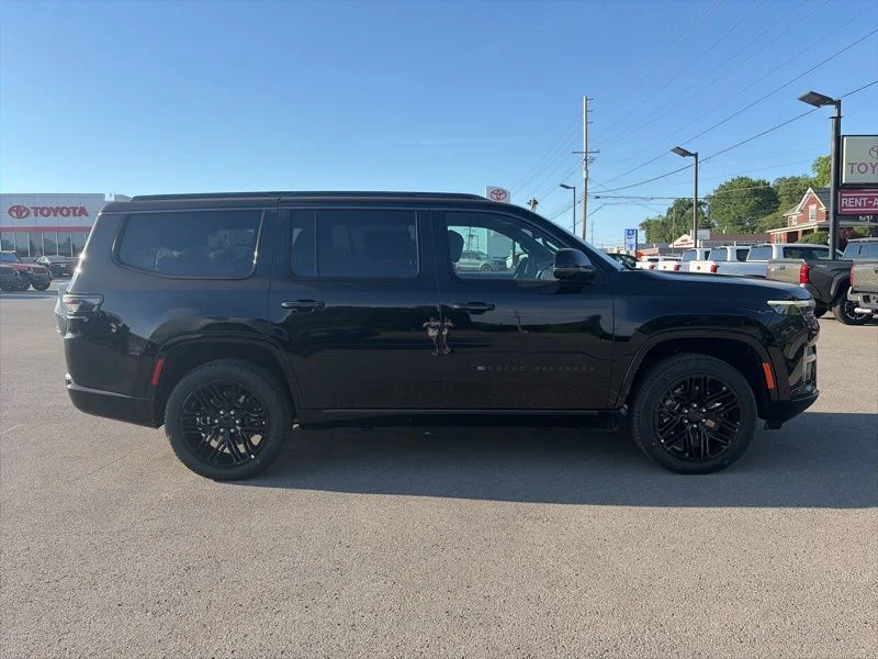 New 2026 High Gloss Black Exterior Paint Jeep Limited Reserve image 2