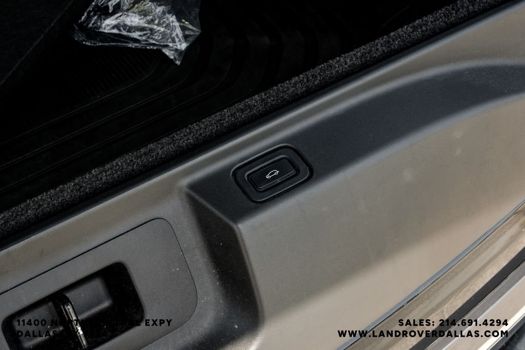 Used 2023 Santorini Black Metallic Land Rover SE image 58