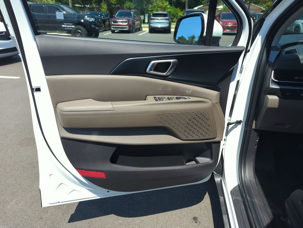 New 2027 Snow White Pearl Kia LX image 18