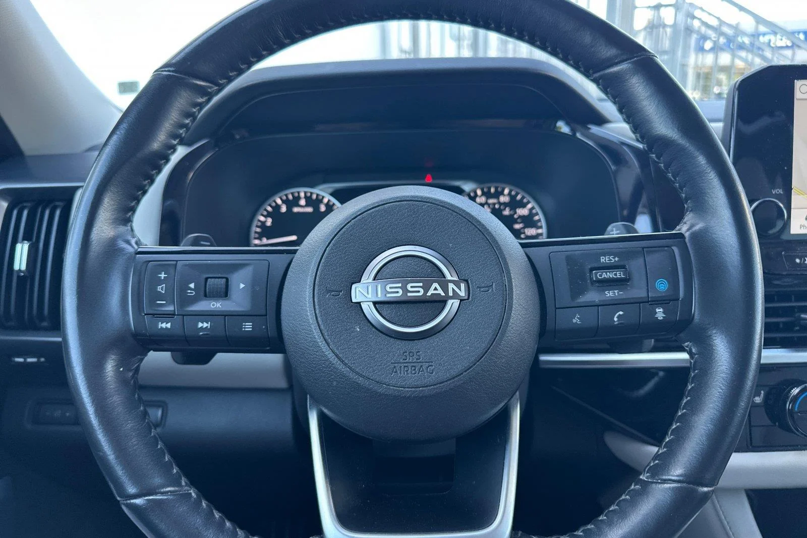 Used 2022 Pearl White Tricoat Nissan SL image 25