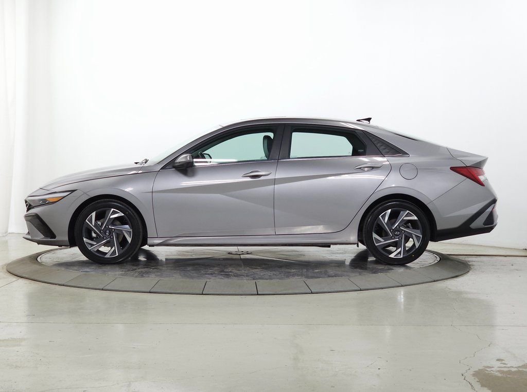 2024 Hyundai Elantra Limited - Photo 4