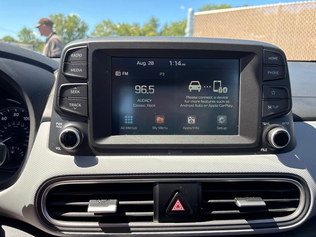 Used 2020 Black Hyundai SE image 22