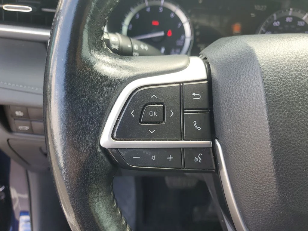 Used 2022  Toyota XLE image 15