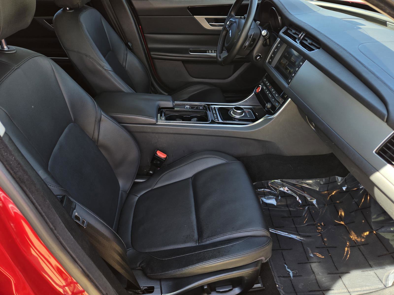 Used 2017  Jaguar 35t Premium image 40
