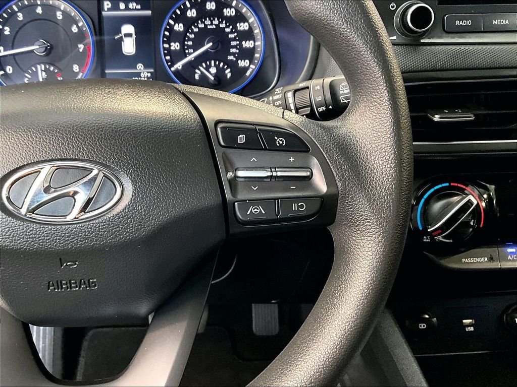 Used 2022 White Hyundai SEL image 25