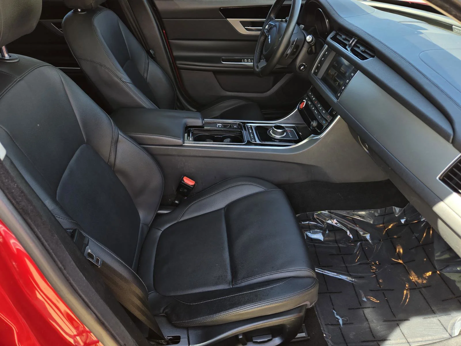 Used 2017  Jaguar 35t Premium image 40