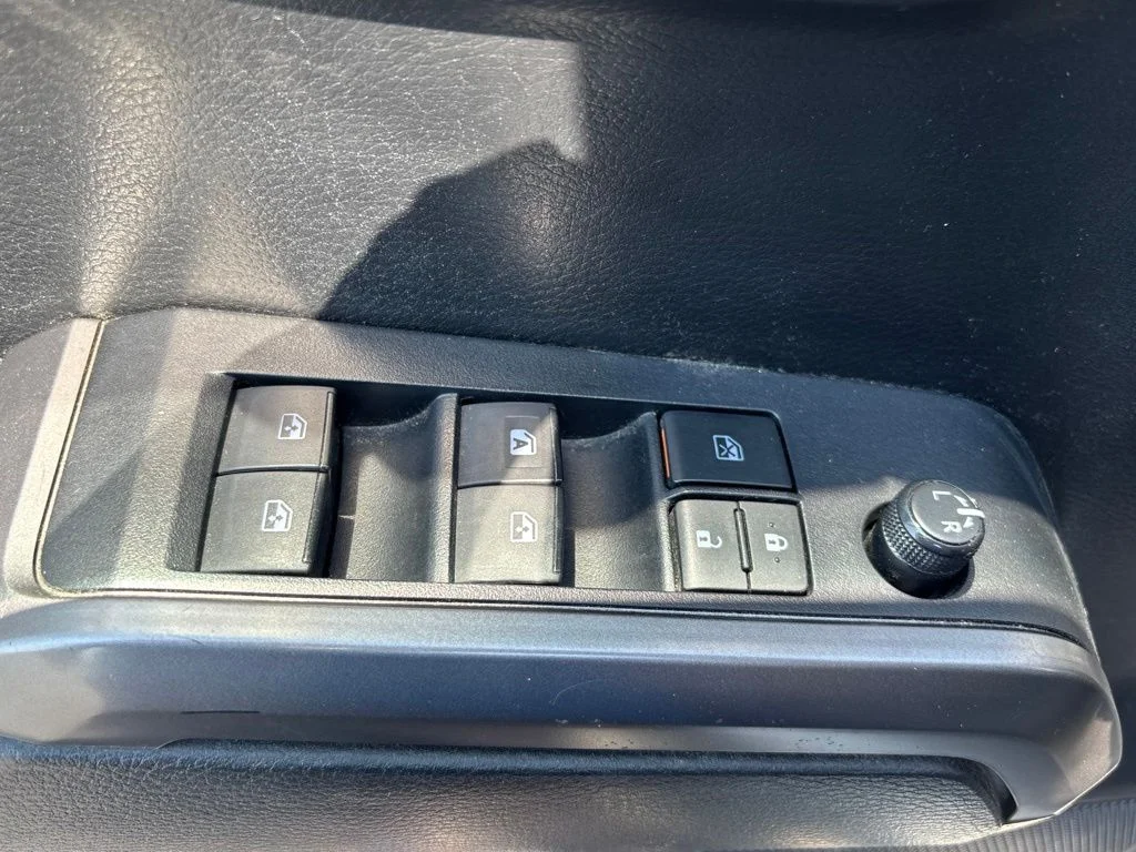 Used 2022 White Toyota SR5 image 7